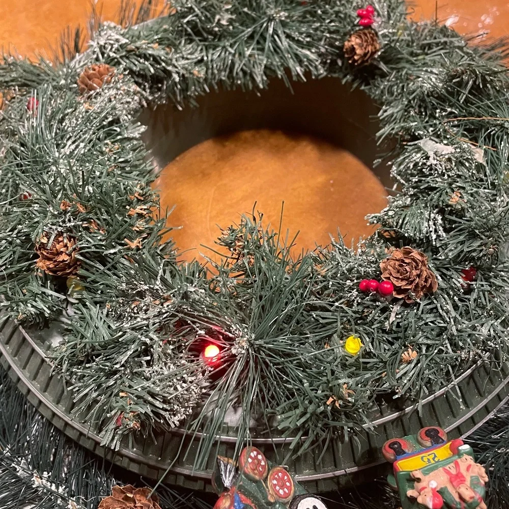 Vintage Christmas Holiday Motion Activated Musical Light Up Wreath